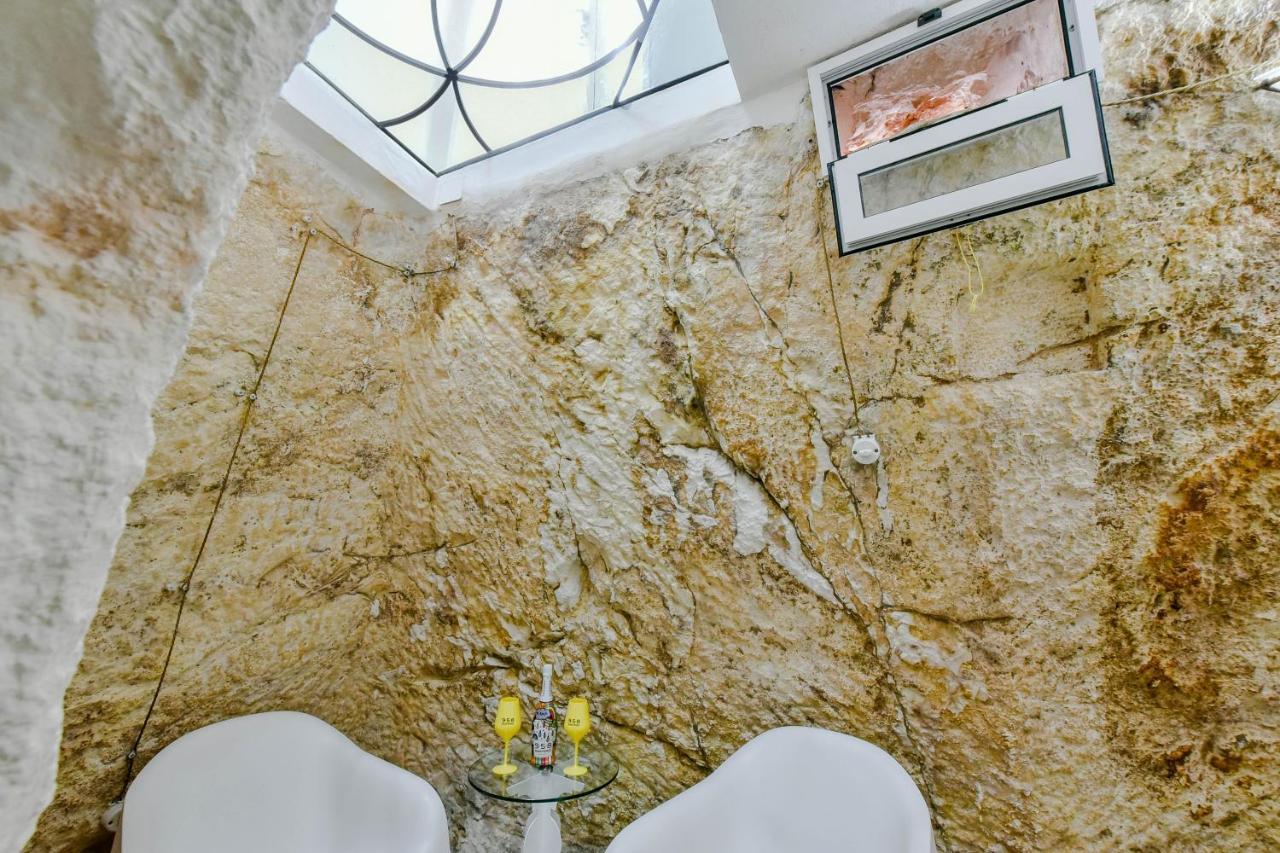 Grotta Antigone - 3Min Dal Centro Storico Lejlighed Ostuni Eksteriør billede